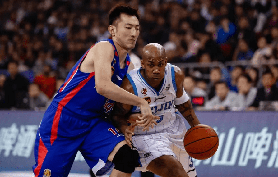 欧宝体育-费耶诺德训练开放日，赛后官宣签约引欢呼，CBA季后赛在即，控场能力受关注的简单介绍-欧宝体育